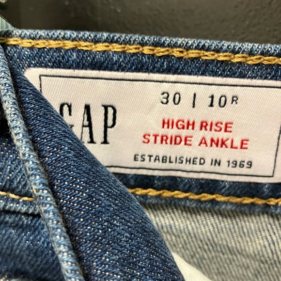 NEW GAP Women's Blue High rise stride ankle Jeans - Picture 3 of 6